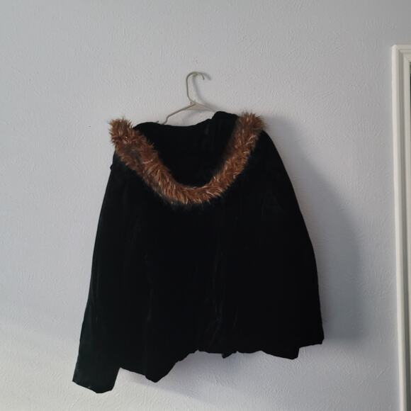 Lauren Ralph Lauren Silk  Velvet Puffer Jacket with faux fur around hood - Picture 11 of 11